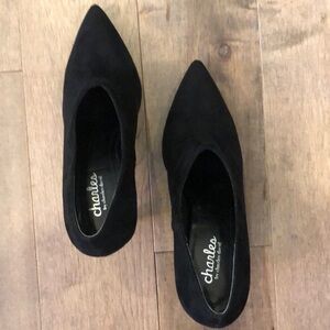 Charles by Charles David Black Heels Classic Designer shooties.
Suede. Like new!